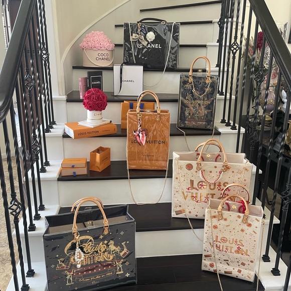 Large Louis Vuitton Holiday Edition PVC Tote - Picture 5 of 16